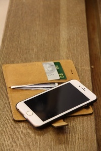 【iPhone6】磁石で取り外しできる手帳型ケース